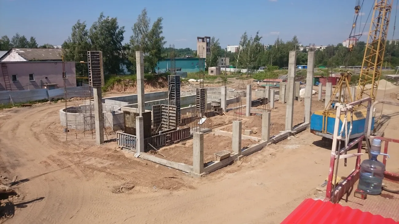 Фундамент и установка каркаса